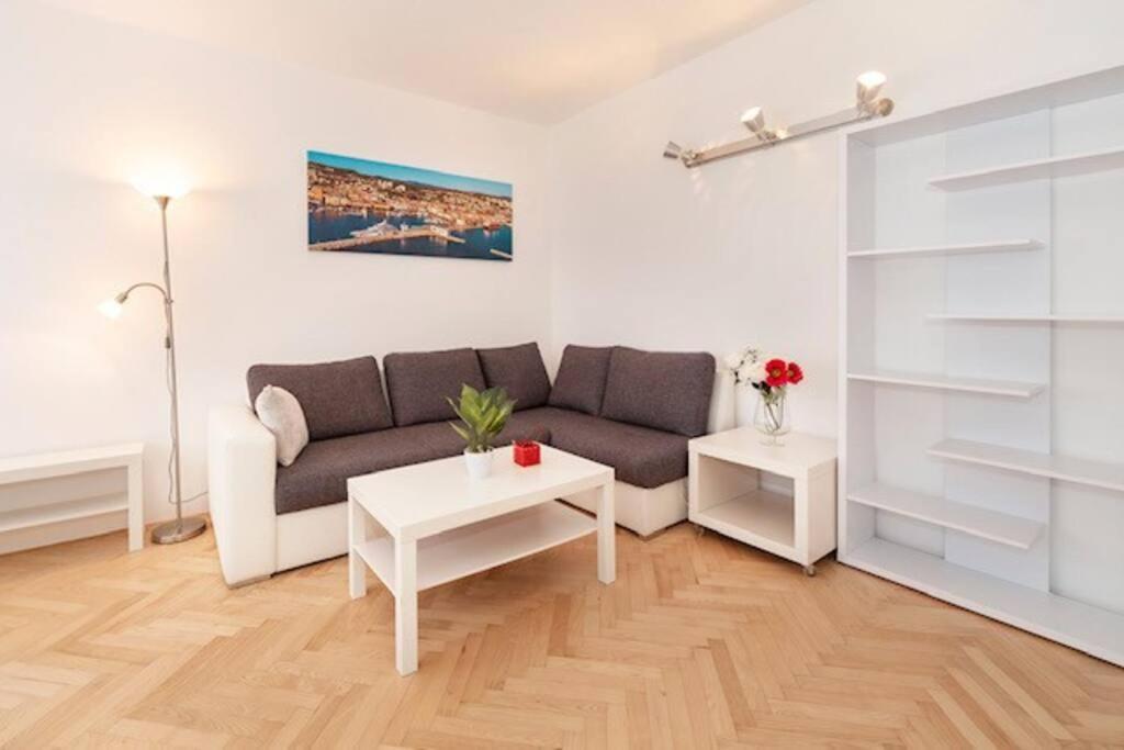 Sea City View W/ 2bd 1bt Free Street Parking Apartment