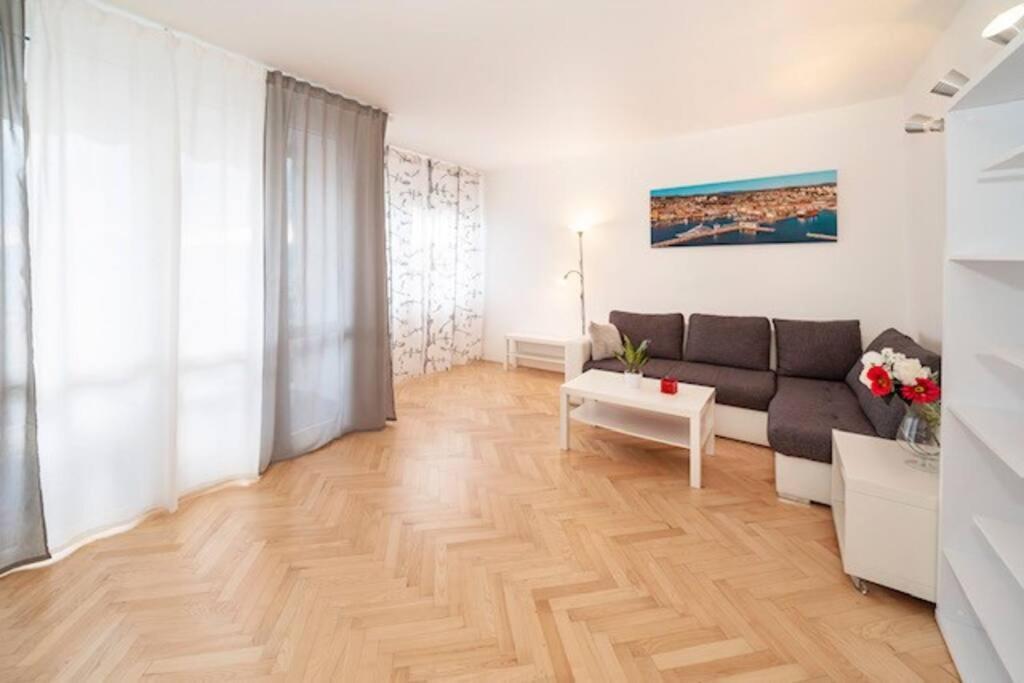 Apartment Sea City View W/ 2bd 1bt Free Street Parking *
